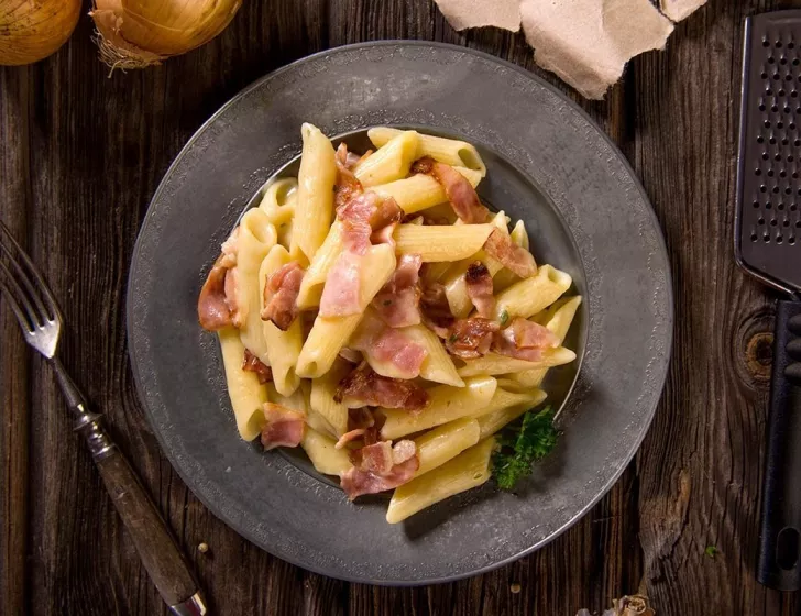 Penne à la crème de Parmesan & Jambon cuit braisé .