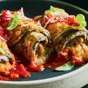 Roulades d'Aubergines farcies, sauce tomate, linguine.